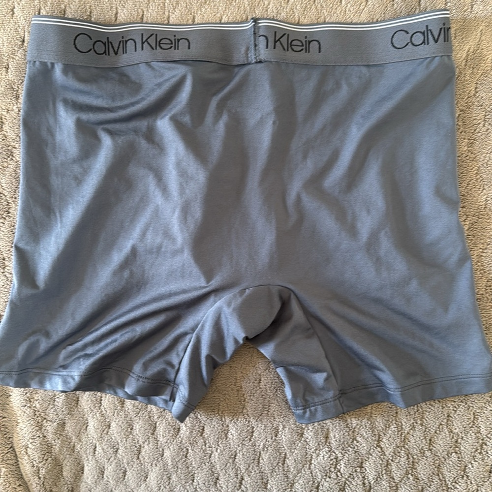 Calvin Klein - Picture 2 of 2